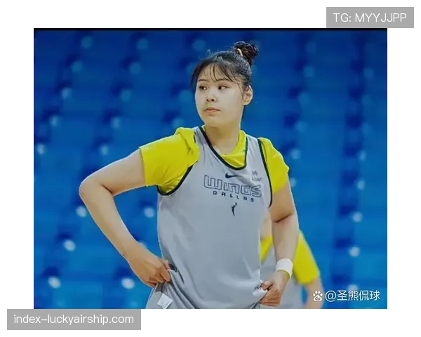 李月汝赛季报销后复出首战:达拉斯飞翼更衣室的庆祝时刻 李月汝赛季报销后复出首战:达拉斯飞翼更衣室的庆祝时刻